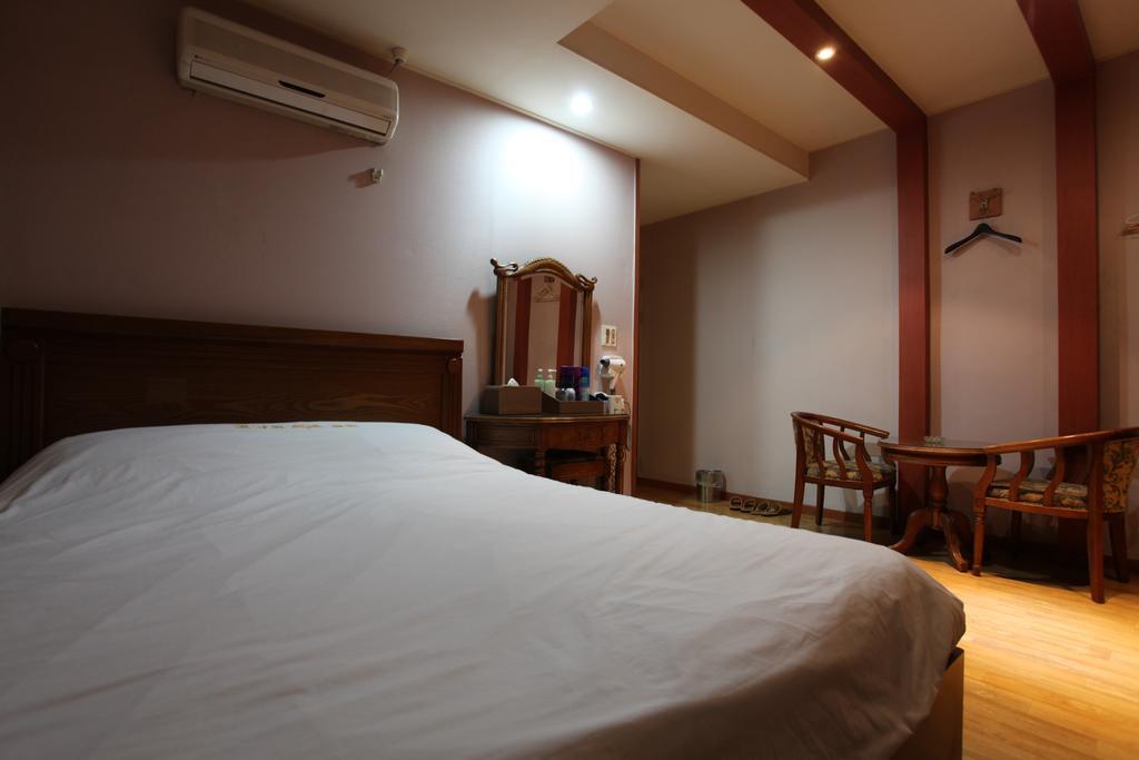 Monaco Hotel Jeju Rum bild