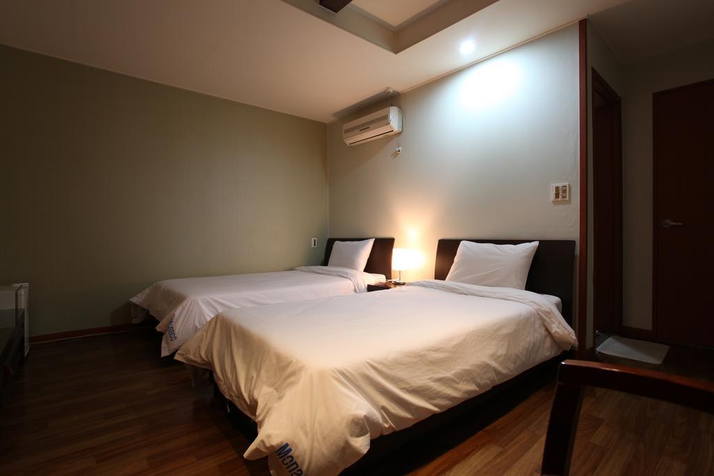 Monaco Hotel Jeju Rum bild