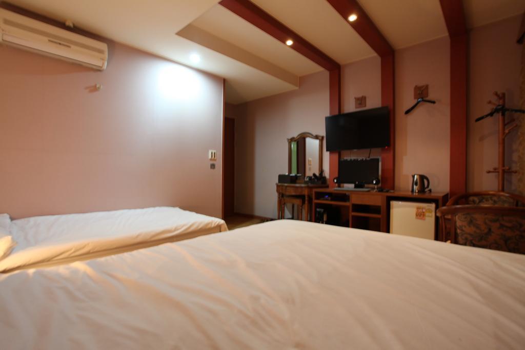 Monaco Hotel Jeju Rum bild
